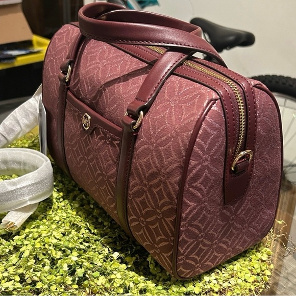 Michael Michael Kors Burgundy Duffel/Satchel
Bag NWT $678.00 - Picture 3 of 6